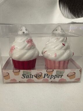 NIB Cupcake Ceramic Shakers - Pink and Red Salt & Pepper